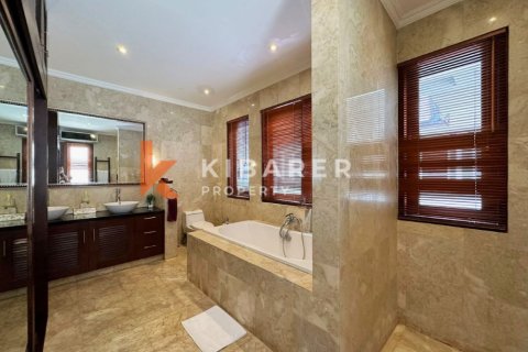 3 bedrooms Villa in Seminyak, Badung, Indonesia No. 12989 26