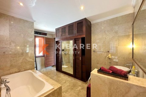 3 bedrooms Villa in Seminyak, Badung, Indonesia No. 12989 24