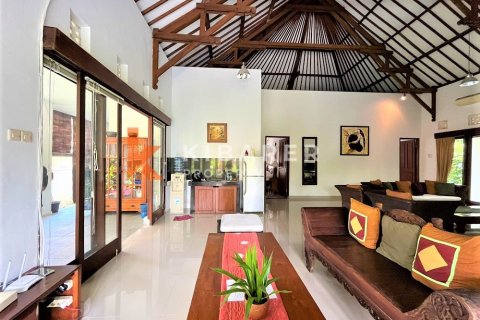 3 bedrooms Villa in Tibubeneng, Badung, Indonesia No. 13029 2
