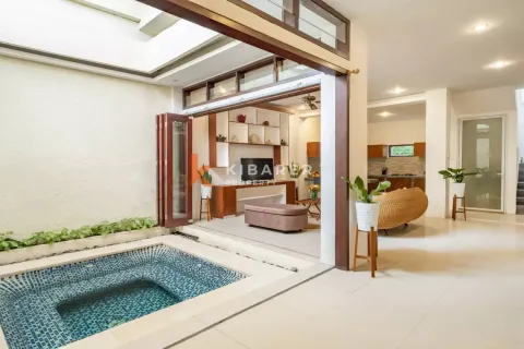 3 bedrooms Villa in Kerobokan, Badung, Indonesia No. 12039