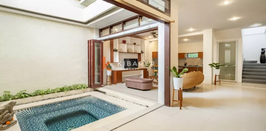 3 bedrooms Villa in Kerobokan, Badung, Indonesia No. 12039