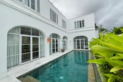 3 bedrooms Villa in Tibubeneng, Badung, Indonesia No. 11847
