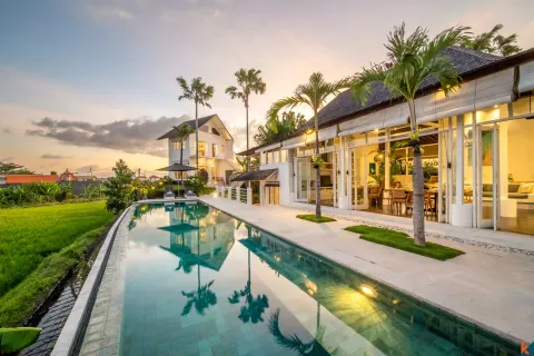 5 bedrooms Villa in Tibubeneng, Badung, Indonesia No. 10095