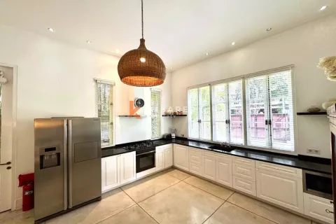 3 bedrooms Villa in Canggu, Badung, Indonesia No. 12731 11