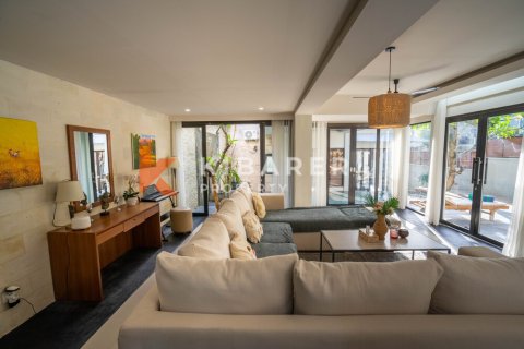 4 bedrooms Villa in Jimbaran, Badung, Indonesia No. 12728 9