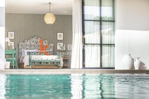 5 bedrooms Villa in Tibubeneng, Badung, Indonesia No. 12339 3