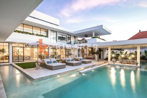 5 bedrooms Villa in Tibubeneng, Badung, Indonesia No. 12339