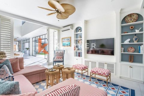 5 bedrooms Villa in Tibubeneng, Badung, Indonesia No. 12339 5