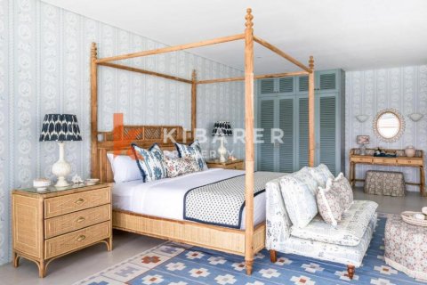 5 bedrooms Villa in Tibubeneng, Badung, Indonesia No. 12339 14