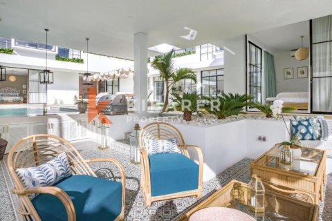 5 bedrooms Villa in Tibubeneng, Badung, Indonesia No. 12339 4