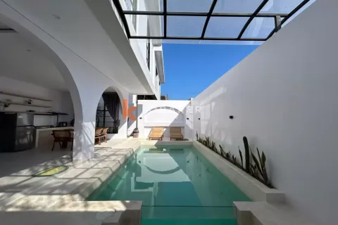 2 bedrooms Villa in Kuta, Badung, Indonesia No. 12387 4