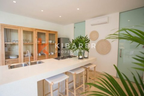 3 bedrooms Villa in Tibubeneng, Badung, Indonesia No. 12438 4