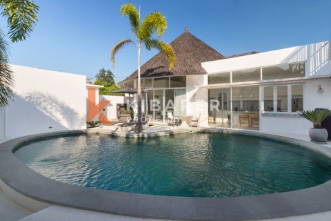 3 bedrooms Villa in Tibubeneng, Badung, Indonesia No. 12434