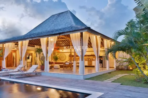 2 bedrooms Villa in Kerobokan, Badung, Indonesia No. 12440 2