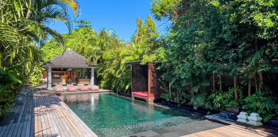 5 bedrooms Villa in Badung, Indonesia No. 10695