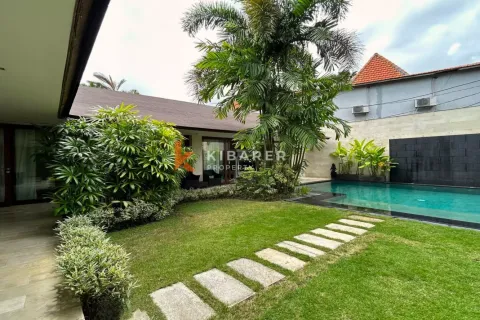 3 bedrooms Villa in Tibubeneng, Badung, Indonesia No. 11829 5