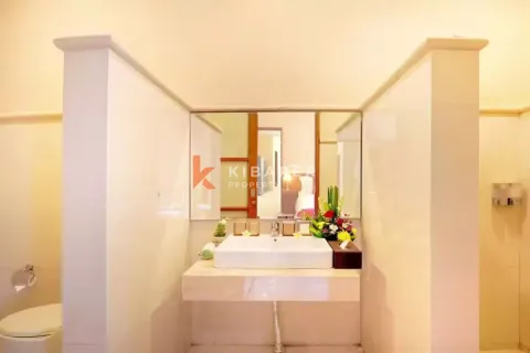 5 bedrooms Villa in Seminyak, Badung, Indonesia No. 12084 16