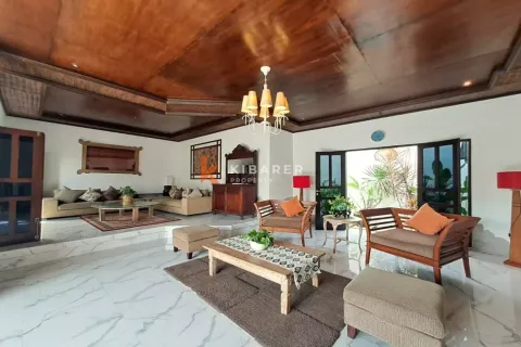 3 bedrooms Villa in Badung, Indonesia No. 12090 4