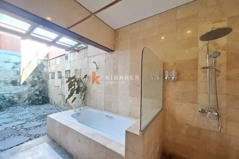 5 bedrooms Villa in Seminyak, Badung, Indonesia No. 12575 19