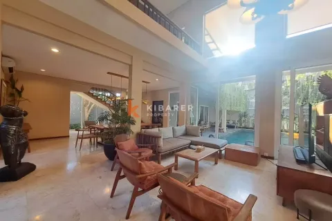 5 bedrooms Villa in Seminyak, Badung, Indonesia No. 12575 8