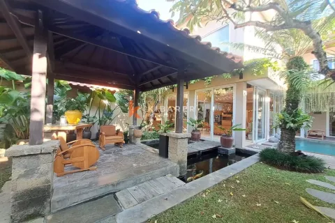 5 bedrooms Villa in Seminyak, Badung, Indonesia No. 12575 2