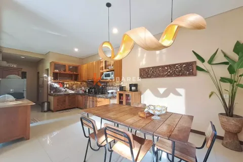 5 bedrooms Villa in Seminyak, Badung, Indonesia No. 12575 11