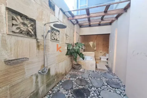 5 bedrooms Villa in Seminyak, Badung, Indonesia No. 12575 18