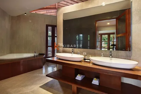 5 bedrooms Villa in Jimbaran, Badung, Indonesia No. 12576 30