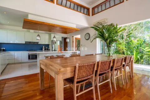 5 bedrooms Villa in Canggu, Badung, Indonesia No. 12577 9