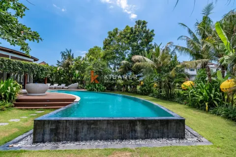 5 bedrooms Villa in Canggu, Badung, Indonesia No. 12577 2