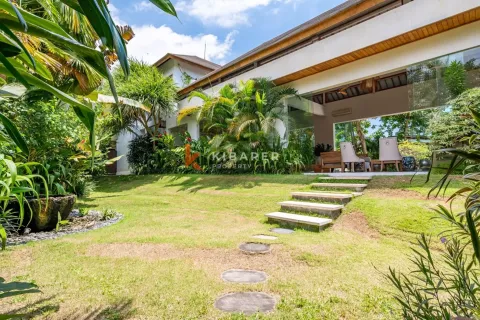 5 bedrooms Villa in Canggu, Badung, Indonesia No. 12577 3