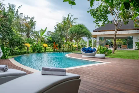 5 bedrooms Villa in Canggu, Badung, Indonesia No. 12577