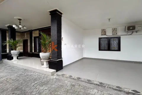 5 bedrooms Villa in Denpasar, Indonesia No. 12270
