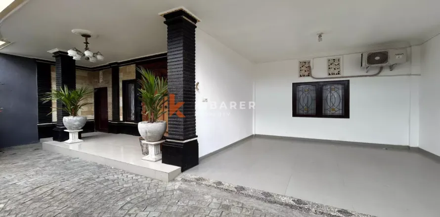 5 bedrooms Villa in Denpasar, Indonesia No. 12270