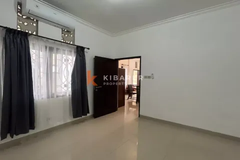 5 bedrooms Villa in Denpasar, Indonesia No. 12270 10