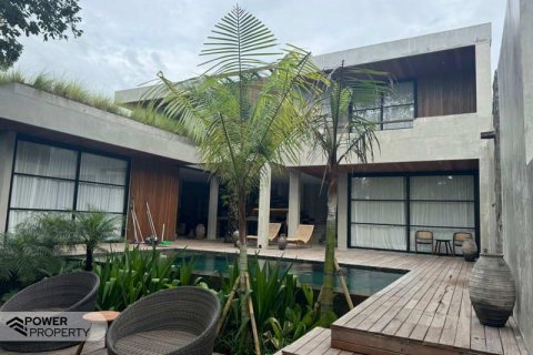 Вилла с 3 спальнями в Kerobokan, Бадунг,  № 8954 1