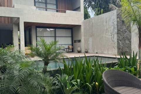 Вилла с 3 спальнями в Kerobokan, Бадунг,  № 8954 14