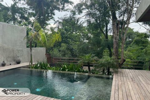 Вилла с 3 спальнями в Kerobokan, Бадунг,  № 8954 5