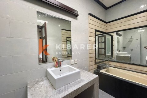 2 bedrooms Villa in Kerobokan, Badung, Indonesia No. 13093 16