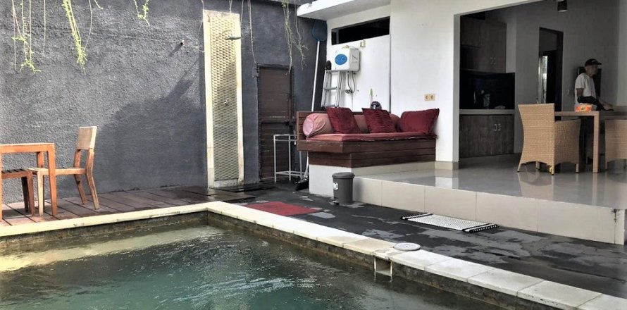 2 bedrooms Villa in Kerobokan, Badung, Indonesia No. 13092