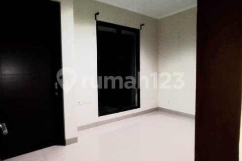 Дом с 3 спальнями в Джакарта,  № 9136 4