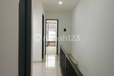 Дом с 4 спальнями в Джакарта,  № 9137 6