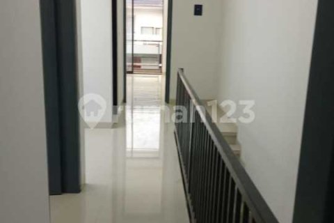 Дом с 4 спальнями в Джакарта,  № 9137 5