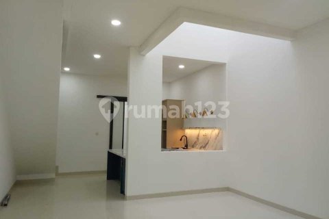 Дом с 4 спальнями в Джакарта,  № 9137 4