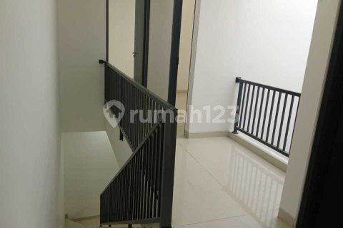 Дом с 4 спальнями в Джакарта,  № 9137 7