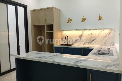 Дом с 4 спальнями в Джакарта,  № 9137 1