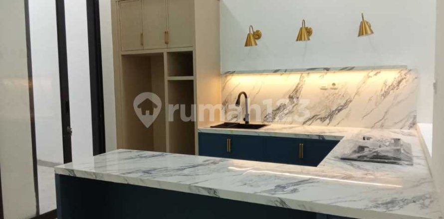 Дом с 4 спальнями в Джакарта,  № 9137