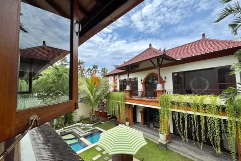 5 bedrooms Villa in Tibubeneng, Badung, Indonesia No. 11932 28