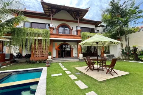 5 bedrooms Villa in Tibubeneng, Badung, Indonesia No. 11932