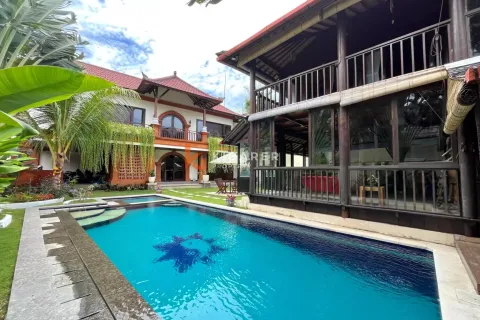 5 bedrooms Villa in Tibubeneng, Badung, Indonesia No. 11932 5
